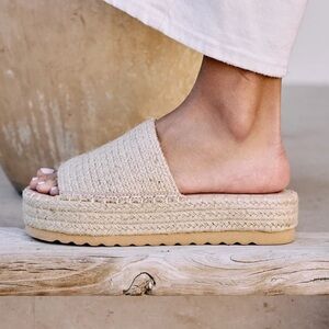 BEACH by Matisse Del Mar Platform Slide Sandal in Natural Size 7